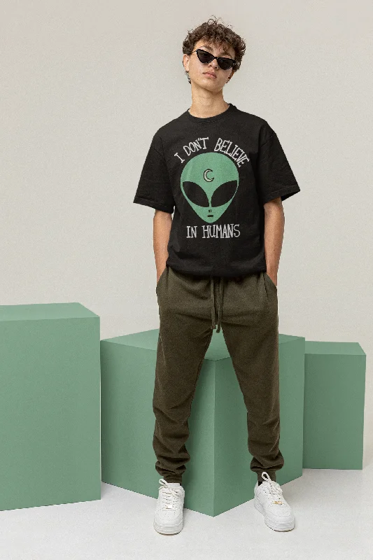 I Don't Believe in Humans: Alien and Space- Oversized T-Shirts Sleek Men's Metallic